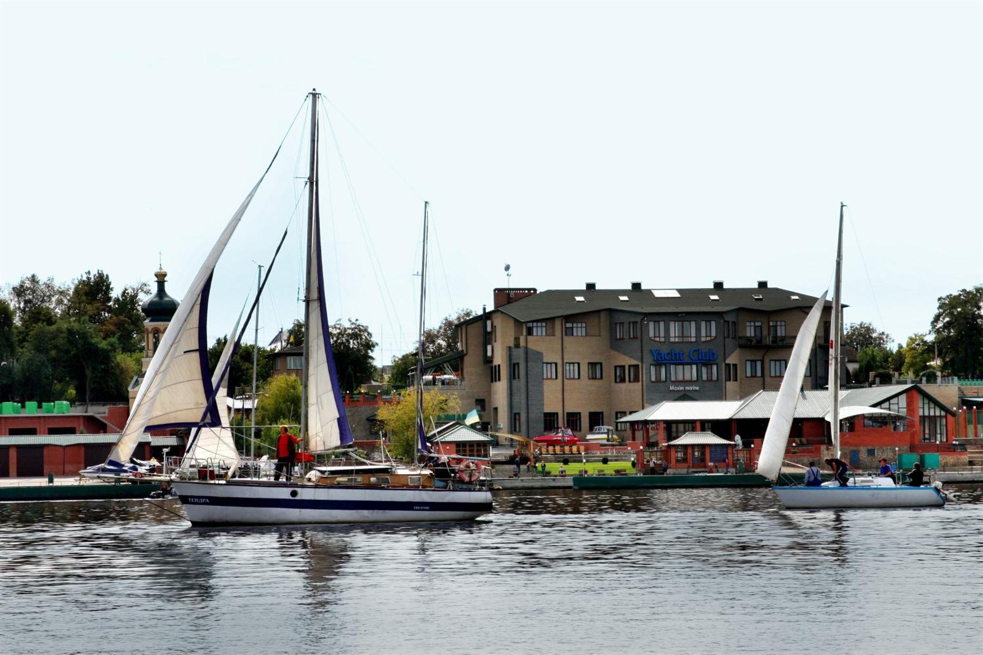 Maxmarine Yacht Club Hotel 新卡霍夫卡 外观 照片