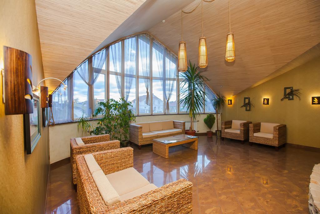 Maxmarine Yacht Club Hotel 新卡霍夫卡 外观 照片
