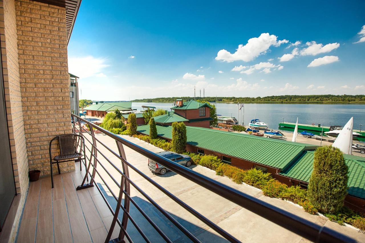Maxmarine Yacht Club Hotel 新卡霍夫卡 外观 照片